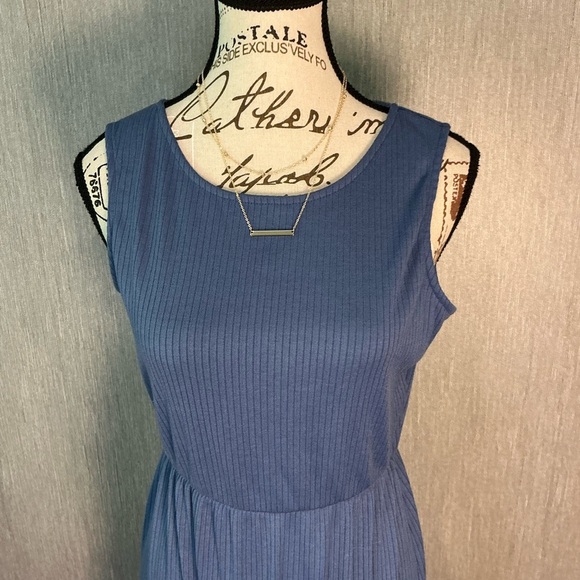 Gilli Sleeveless Blue Maxi Dress Size Medium - Picture 11 of 12